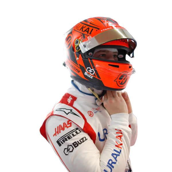 style of Nikita Mazepin's 2021  race suit 